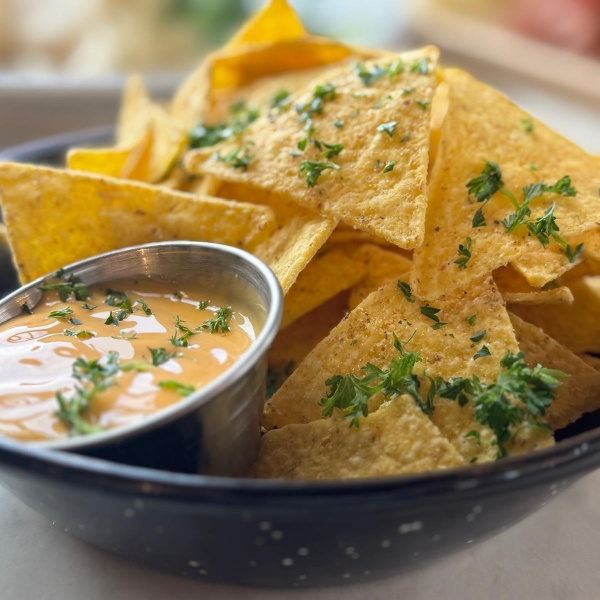 NACHOS cheddar et guacamole